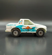 Load image into Gallery viewer, Matchbox 1999 Isuzu Amigo White #49 Beach 4/5
