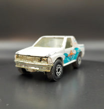 Load image into Gallery viewer, Matchbox 1999 Isuzu Amigo White #49 Beach 4/5