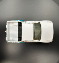 Load image into Gallery viewer, Matchbox 1999 Isuzu Amigo White #49 Beach 4/5