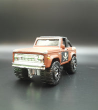 Load image into Gallery viewer, Matchbox 2007 1972 Ford Bronco 4X4 Matte Brown Pirates 5 Pack Loose