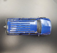 Load image into Gallery viewer, Matchbox 2014 2000 Chevrolet Suburban Blue Crime Squad 5 Pack Loose