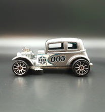 Load image into Gallery viewer, Hot Wheels 2005 '32 Ford Vicky Grey #145 Mainline