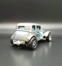 Load image into Gallery viewer, Hot Wheels 2005 '32 Ford Vicky Grey #145 Mainline