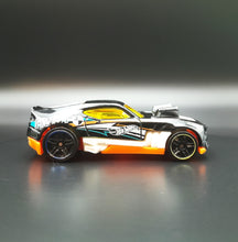 Load image into Gallery viewer, Hot Wheels 2017 Twinduction Black Track Builder 5-Pack Loose