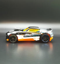 Load image into Gallery viewer, Hot Wheels 2017 Twinduction Black Track Builder 5-Pack Loose