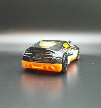 Load image into Gallery viewer, Hot Wheels 2017 Twinduction Black Track Builder 5-Pack Loose
