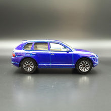 Load image into Gallery viewer, Matchbox 2006 Porsche Cayenne Turbo Blue Showroom Cars 5 Pack Loose