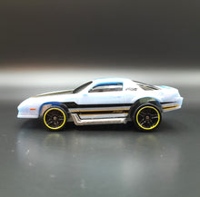 Load image into Gallery viewer, Hot Wheels 2016 Camaro Z28 Light Blue #126 Muscle Mania 6/10