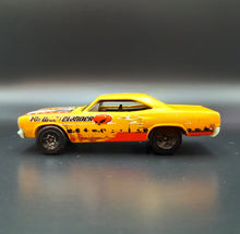Load image into Gallery viewer, Hot Wheels 2004 '70 Plymouth Roadrunner Dark Yellow #2/10 Wastelanders