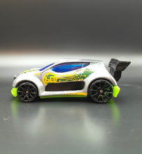 Load image into Gallery viewer, Hot Wheels 2015 Fast 4WD Silver #75 HW Off-Road Rally 1/5