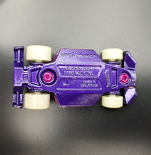 Load image into Gallery viewer, Hot Wheels 2016 Arrow Dynamic Pearl Magenta #52 HW Glow Wheels 7/10