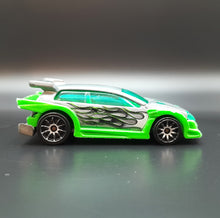 Load image into Gallery viewer, Hot Wheels 2006 Flight '03 Grey/Green Quikshot Launcher