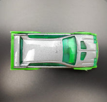 Load image into Gallery viewer, Hot Wheels 2006 Flight '03 Grey/Green Quikshot Launcher