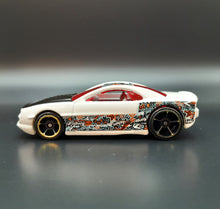 Load image into Gallery viewer, Hot Wheels 2016 Muscle Tone White #195 HW Art Cars 5/10
