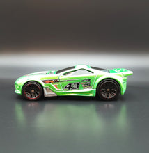 Load image into Gallery viewer, Hot Wheels 2011 Scorcher Green #240 HW Video Game Heroes 18/22