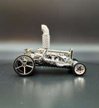 Load image into Gallery viewer, Hot Wheels 2017 Dragtor Super Rigs - Missing Yellow Casing