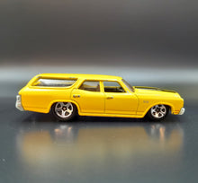 Load image into Gallery viewer, Hot Wheels 2009 '70 Chevelle SS Wagon Yellow #19 2009 New Models