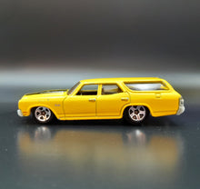 Load image into Gallery viewer, Hot Wheels 2009 '70 Chevelle SS Wagon Yellow #19 2009 New Models