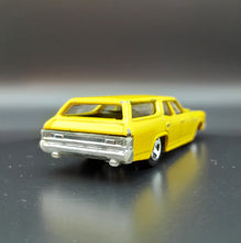 Load image into Gallery viewer, Hot Wheels 2009 '70 Chevelle SS Wagon Yellow #19 2009 New Models