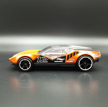 Load image into Gallery viewer, HOT WHEELS 2011 LA FASTA ORANGE WALL TRACKS SERIES