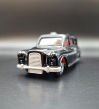 Load image into Gallery viewer, FEVA Austin London Taxi Cab Black #61081 1:64