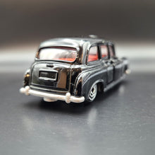 Load image into Gallery viewer, FEVA Austin London Taxi Cab Black #61081 1:64