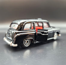 Load image into Gallery viewer, FEVA Austin London Taxi Cab Black #61081 1:64
