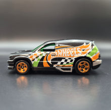 Load image into Gallery viewer, Hot Wheels 2012 Fandango Black Auto Motion Speedway 5 Pack Loose
