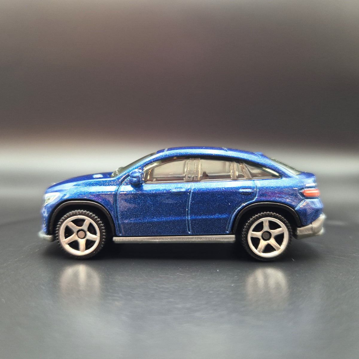 Matchbox Mercedes-Benz 220 SE (1962) – Blau Mit Weißem Dach, Spielzeugauto Im Maßstab