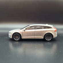 Load image into Gallery viewer, Matchbox 2019 Volvo V60 Wagon Silver Auto Bahn Express 5 Pack Loose