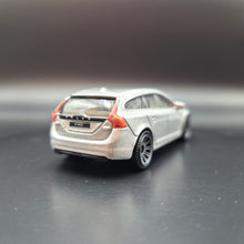 Load image into Gallery viewer, Matchbox 2019 Volvo V60 Wagon Silver Auto Bahn Express 5 Pack Loose