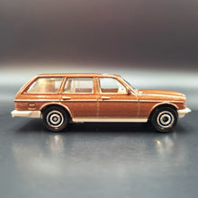 Load image into Gallery viewer, Matchbox 2023 Mercedes-Benz W123 Wagon Brown Autobahn Express IV 5 Pack Exclusive
