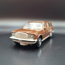 Load image into Gallery viewer, Matchbox 2023 Mercedes-Benz W123 Wagon Brown Autobahn Express IV 5 Pack Exclusive