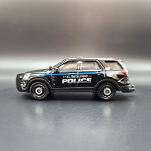 Load image into Gallery viewer, Hot Wheels 2022 2016 Ford Interceptor Utility Black MBX Service 5 Pack Exclusive
