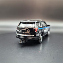 Load image into Gallery viewer, Hot Wheels 2022 2016 Ford Interceptor Utility Black MBX Service 5 Pack Exclusive