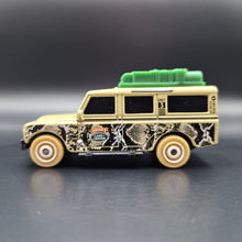 Load image into Gallery viewer, Matchbox 2022 1965 Land Rover Gen II Khaki City Adventure III 5 Pack Loose