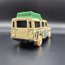 Load image into Gallery viewer, Matchbox 2022 1965 Land Rover Gen II Khaki City Adventure III 5 Pack Loose