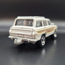 Load image into Gallery viewer, Matchbox 2023 '89 Jeep Grand Wagoneer White MBX Wagons II 5 Pack Exclusive