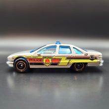 Load image into Gallery viewer, Matchbox 2023 1994 Chevy Caprice Classic Silver MBX City Drivers II 5 Pack Loose