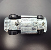 Load image into Gallery viewer, Hot Wheels 2020 Clip Frost Gold #124 Experimotors 5/10