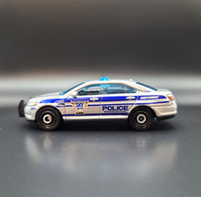 Load image into Gallery viewer, Matchbox 2020 Ford Police Interceptor Silver #28 MBX City