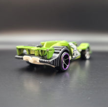 Load image into Gallery viewer, Hot Wheels 2016 Epic Fast Green #28 Digital Circuit 8/10