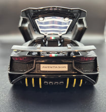 Load image into Gallery viewer, Explorafind 2020 Lamborghini Aventador SVJ LP780-4 Black 1:32 Die Cast Car