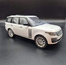 Load image into Gallery viewer, Explorafind 2020 Land Rover Range Rover White 1:18 Die Cast Car