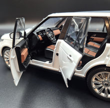 Load image into Gallery viewer, Explorafind 2020 Land Rover Range Rover White 1:18 Die Cast Car