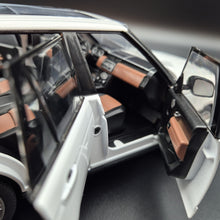 Load image into Gallery viewer, Explorafind 2020 Land Rover Range Rover White 1:18 Die Cast Car
