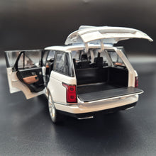 Load image into Gallery viewer, Explorafind 2020 Land Rover Range Rover White 1:18 Die Cast Car