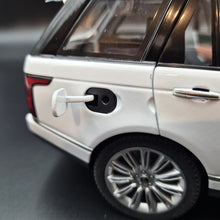 Load image into Gallery viewer, Explorafind 2020 Land Rover Range Rover White 1:18 Die Cast Car