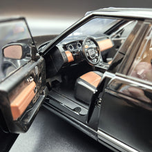 Load image into Gallery viewer, Explorafind 2020 Land Rover Range Rover Black 1:18 Die Cast Car