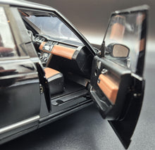 Load image into Gallery viewer, Explorafind 2020 Land Rover Range Rover Black 1:18 Die Cast Car